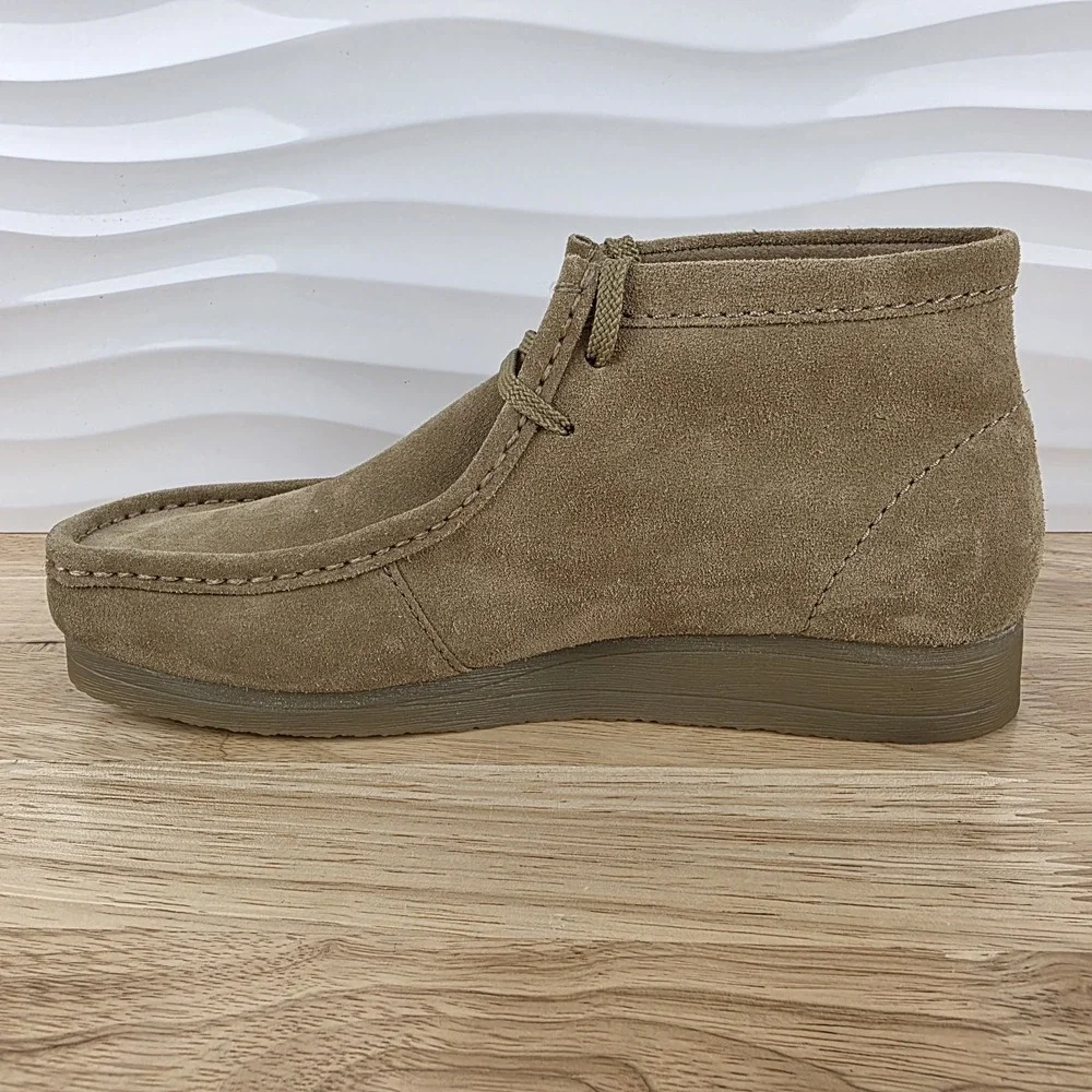 Clarks Wallaston Boots Mens Size 9.5 Sand Suede Wallabee Style Moc Toe Chukka